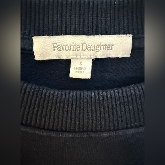 Favorite Aunt Heart Logo Sweatshirt Sz Small EUC - Picture 6 of 10